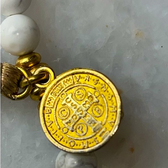 Mala necklace with tassel and gold medallian - Picture 7 of 10